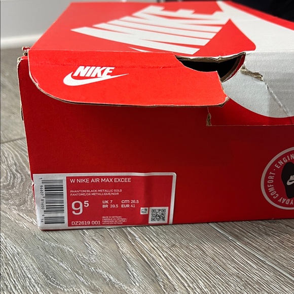 Nike Air Max Excee White with Gold and Black Accents 9.5 women - Picture 9 of 9